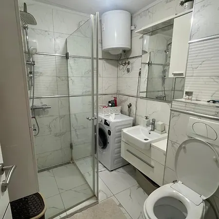 Sunny Center Apartment *
